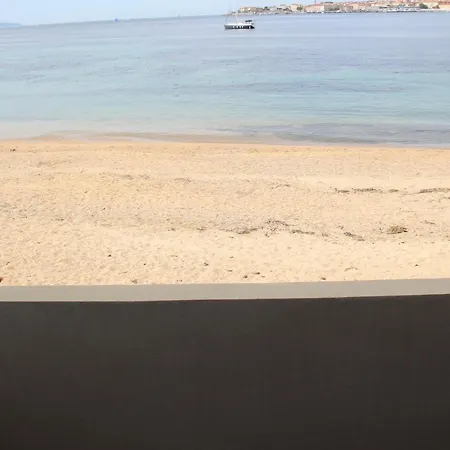 Pieds Dans L'eau أجاكسيو