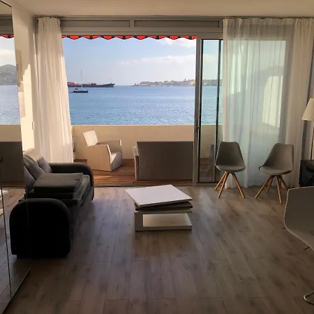 Pieds Dans L'eau Apartment *