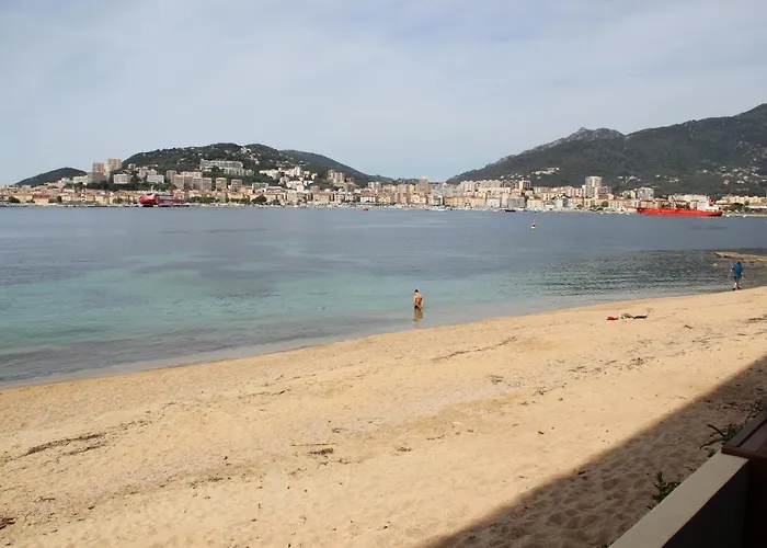 Pieds Dans L'eau * アジャクシオ